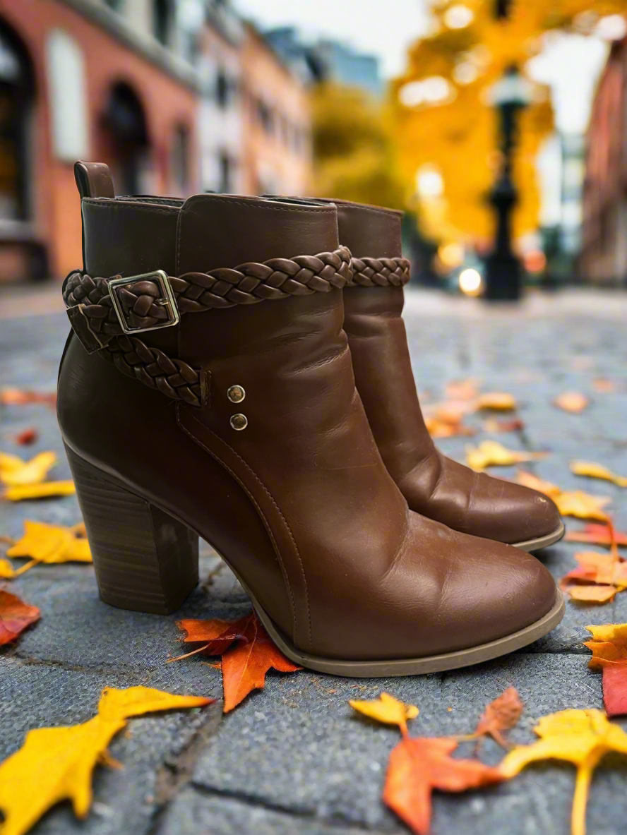 American Eagle Brown Leather Braided Strap Ankle Block Heeled Boots Size 7 (read description)